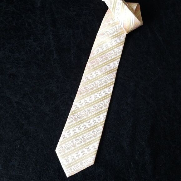 Mens Silk Tie    - Picture 1 of 3